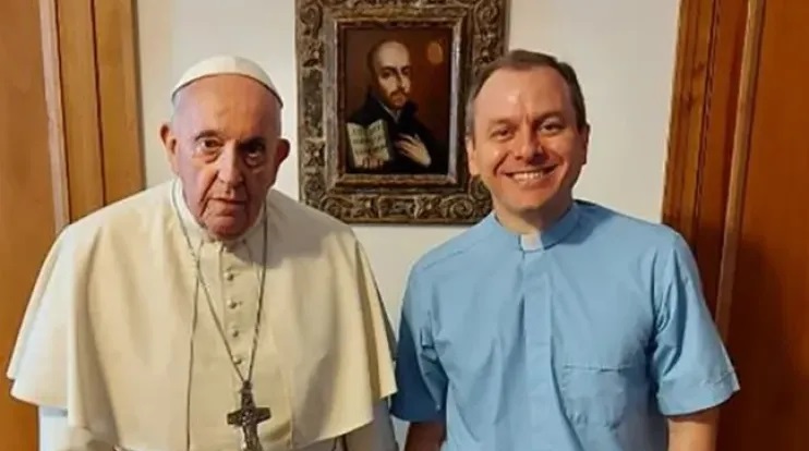 Un cura argentino es el nuevo secretario del Papa Francisco