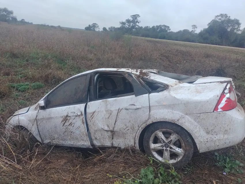 Un conductor perdió el control de su auto y tuvo un fuerte accidente en General Pinedo