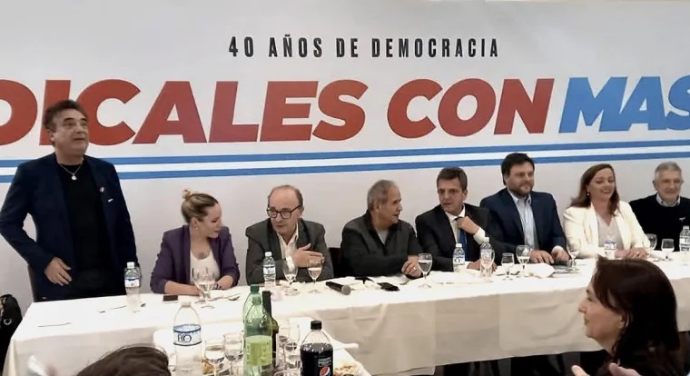 Al canto de «Sergio Massa presidente de la mano de Alfonsín», apoyan al candidato de UxP